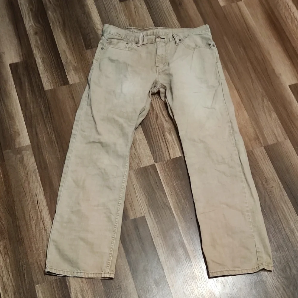 Levi's 514 Size 33 x 30  tan Jeans